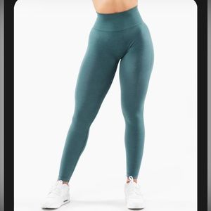 SOLD‼️Alphalete Amplify leggings Ocean